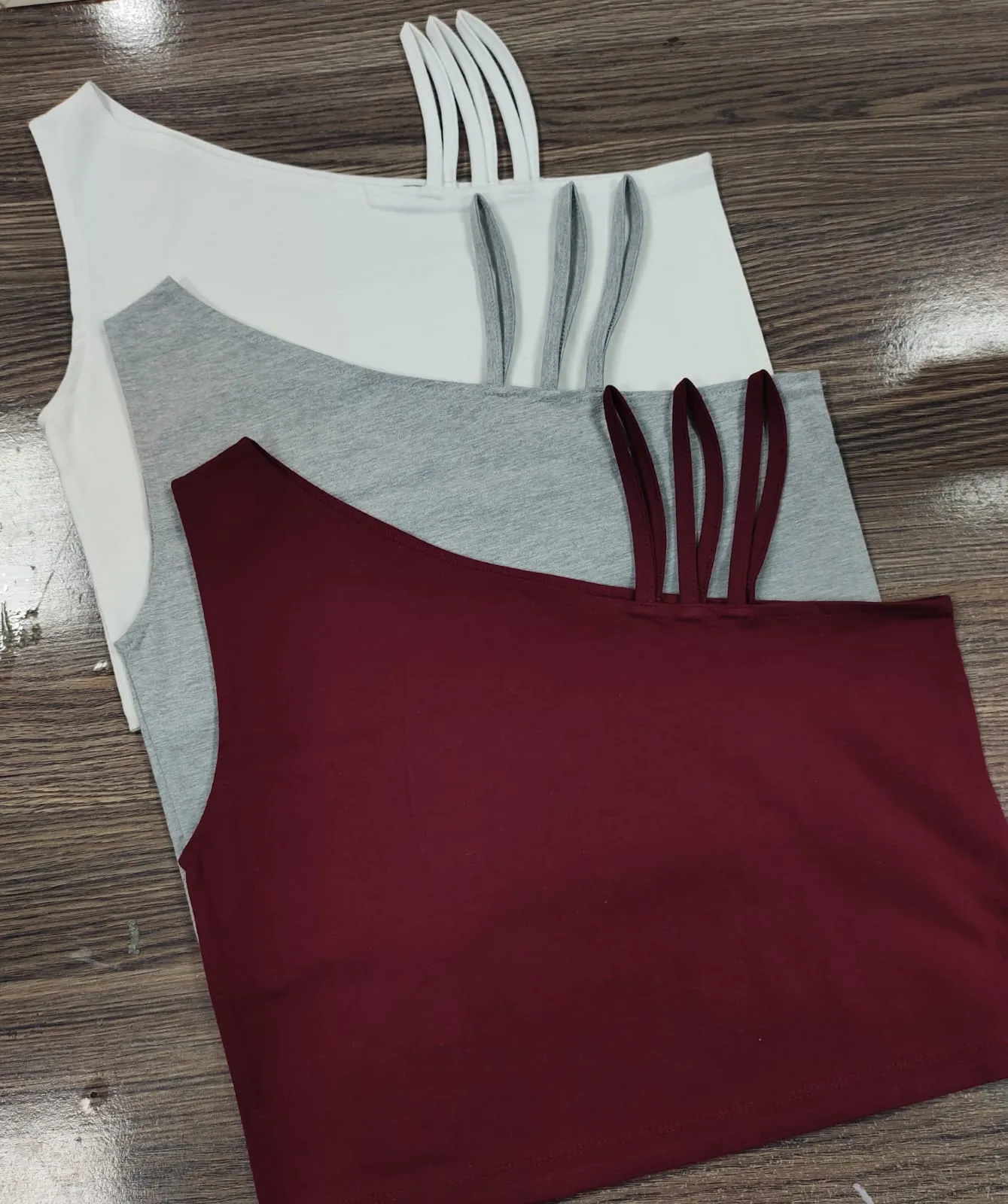 TRIPLE STRAPS CROP TOP