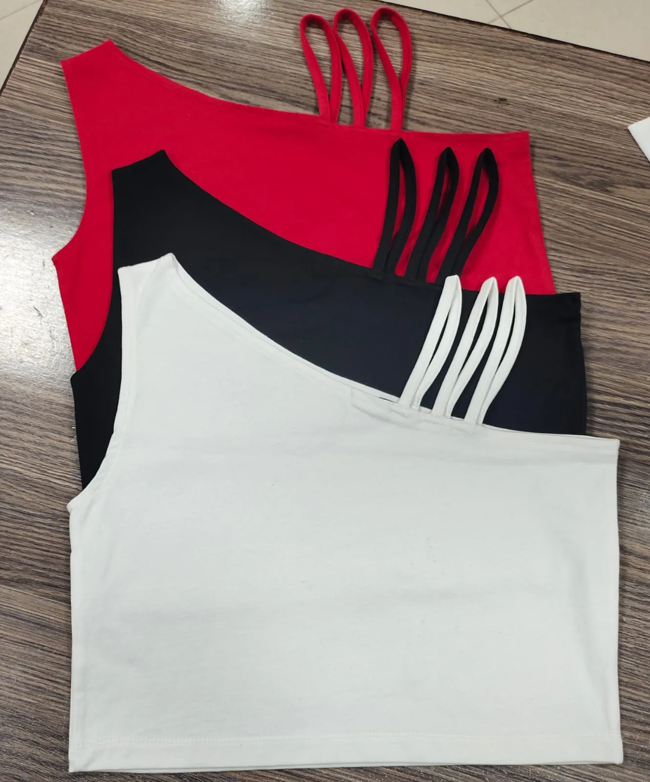 TRIPLE STRAPS CROP TOP